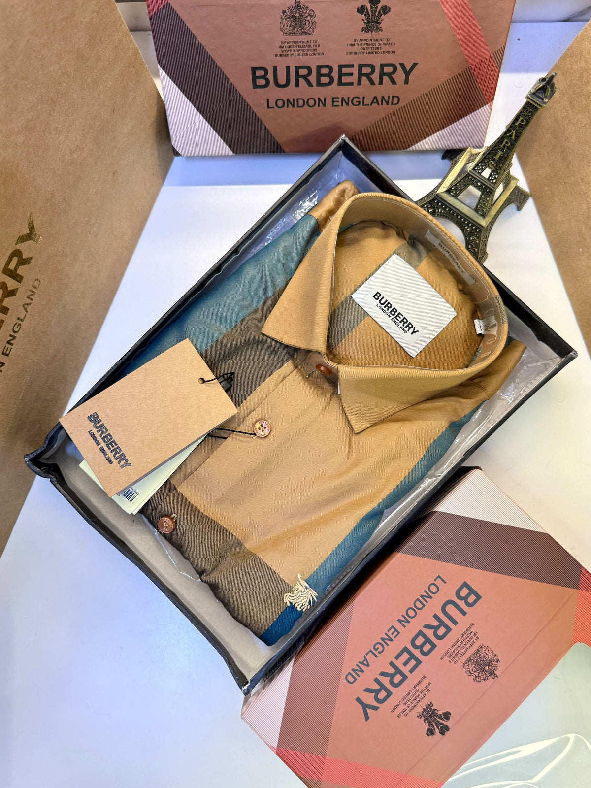 Burberry Checks Premium Shirt for Men – Standard Fit  Product Code: 3536