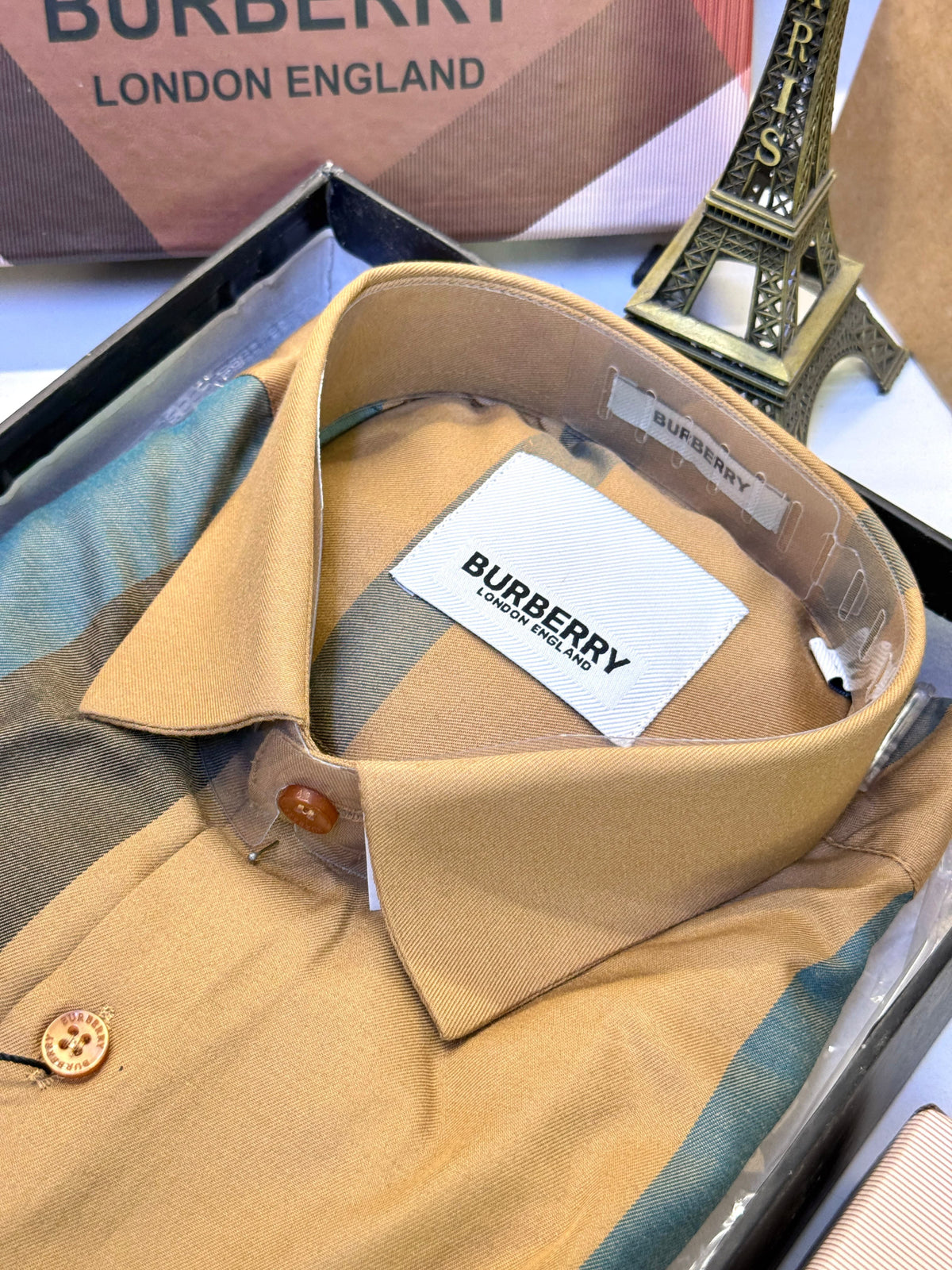 Burberry Checks Premium Shirt for Men – Standard Fit  Product Code: 3536