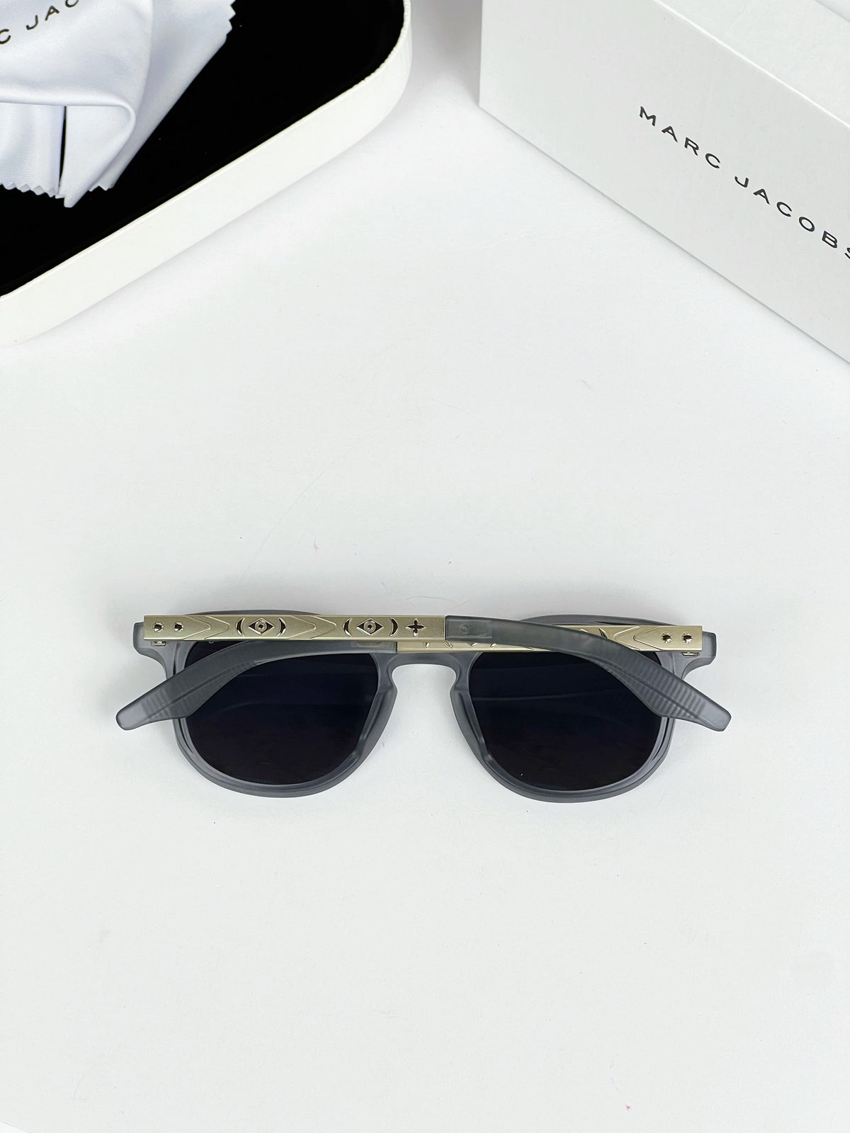 Marc Jacobs D-696 Sunglasses | Premium Stylish Eyewear